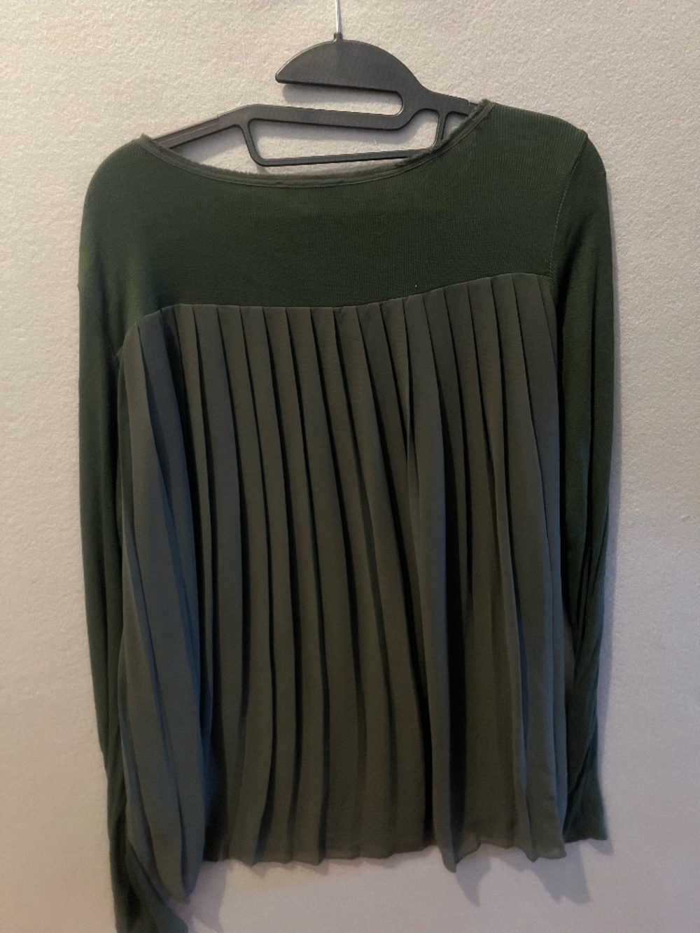 Bordeaux | Dark Green Ribbed Pleated-Back Top - Picture 2 of 6